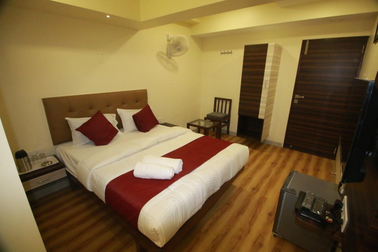 Hotel Alfa International Near Nanavati Hospital Mumbai Near Airport Mumbai Near Juhu Beach Exteriör bild